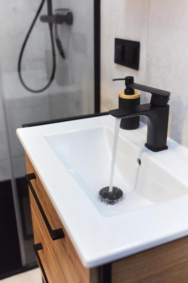 Apartament "Powoli" Z Darmowym Parkingiem คาร์ปัตซ์ ภายนอก รูปภาพ